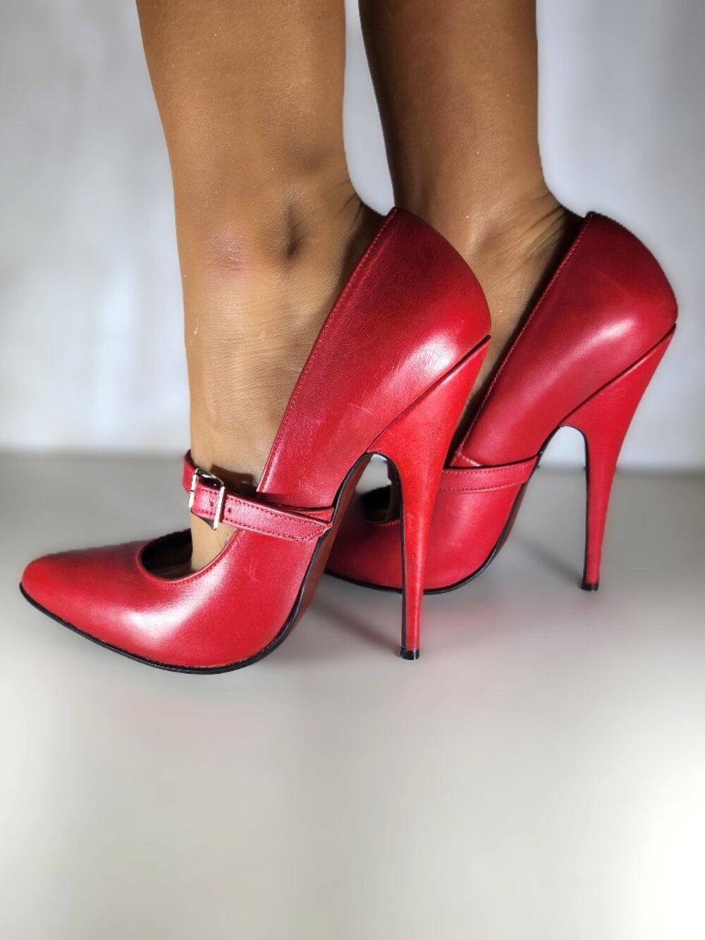 EUC 5" Red Leather Pumps by The Little Shoebox, size 7
